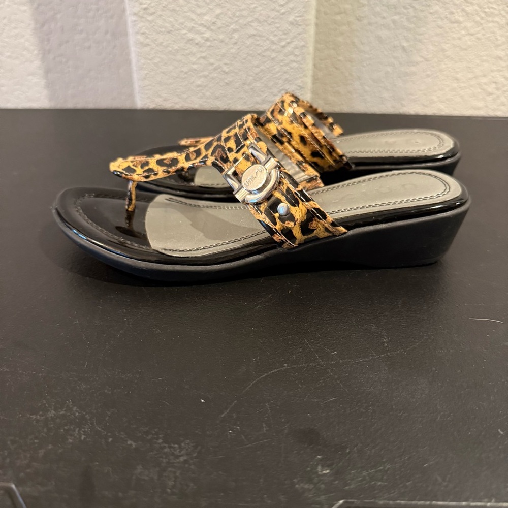 Unisa Leopard Print Sandals size 8 EUC